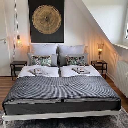Bostel 1 - Modernes Dachgeschoss-Studio In Duisburg Meiderich, 4,7 Km Hbf, U-Bahn 250M, Flughafen Duesseldorf 28 Km, Landschaftspark 2,9 Km, 5 Gehminuten Von Herzklinik Entfernt Ngoại thất bức ảnh