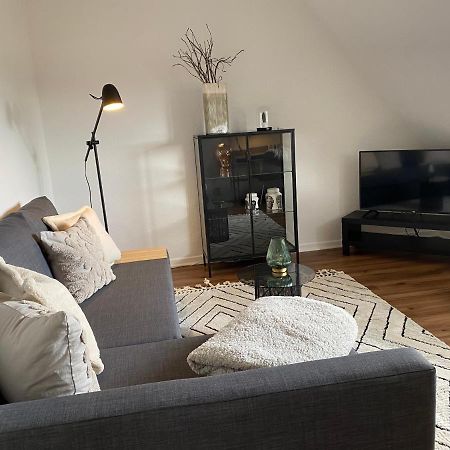 Bostel 1 - Modernes Dachgeschoss-Studio In Duisburg Meiderich, 4,7 Km Hbf, U-Bahn 250M, Flughafen Duesseldorf 28 Km, Landschaftspark 2,9 Km, 5 Gehminuten Von Herzklinik Entfernt Ngoại thất bức ảnh