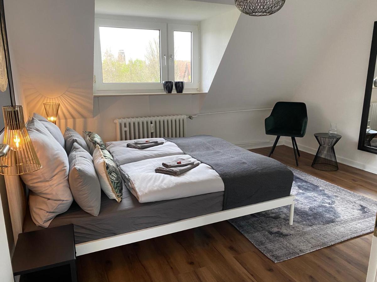 Bostel 1 - Modernes Dachgeschoss-Studio In Duisburg Meiderich, 4,7 Km Hbf, U-Bahn 250M, Flughafen Duesseldorf 28 Km, Landschaftspark 2,9 Km, 5 Gehminuten Von Herzklinik Entfernt Ngoại thất bức ảnh
