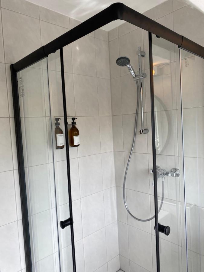 Bostel 1 - Modernes Dachgeschoss-Studio In Duisburg Meiderich, 4,7 Km Hbf, U-Bahn 250M, Flughafen Duesseldorf 28 Km, Landschaftspark 2,9 Km, 5 Gehminuten Von Herzklinik Entfernt Ngoại thất bức ảnh