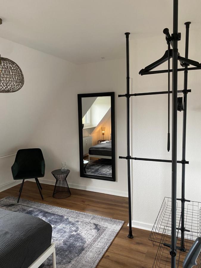Bostel 1 - Modernes Dachgeschoss-Studio In Duisburg Meiderich, 4,7 Km Hbf, U-Bahn 250M, Flughafen Duesseldorf 28 Km, Landschaftspark 2,9 Km, 5 Gehminuten Von Herzklinik Entfernt Ngoại thất bức ảnh
