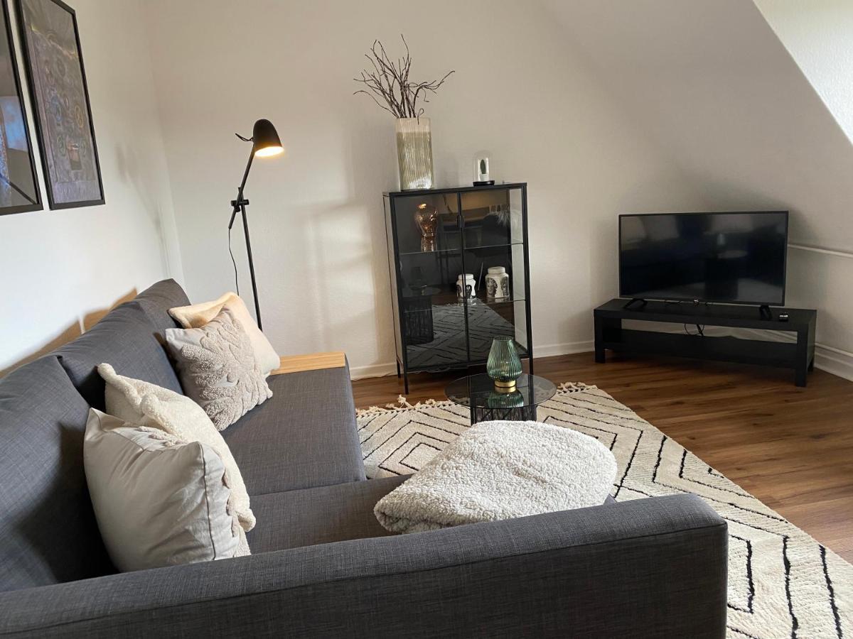 Bostel 1 - Modernes Dachgeschoss-Studio In Duisburg Meiderich, 4,7 Km Hbf, U-Bahn 250M, Flughafen Duesseldorf 28 Km, Landschaftspark 2,9 Km, 5 Gehminuten Von Herzklinik Entfernt Ngoại thất bức ảnh